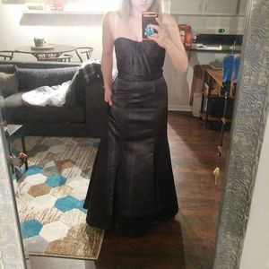 Black, strapless dress